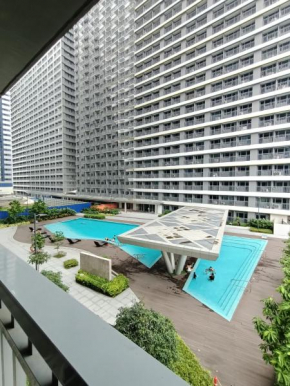 Hotel-like condo with balcony